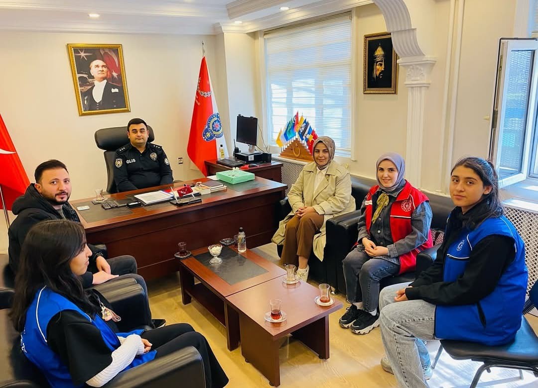 Diyadin Gen&ccedil;lik Merkezi&rsquo;nden Emniyet Teşkilatına anlamlı ziyaret

