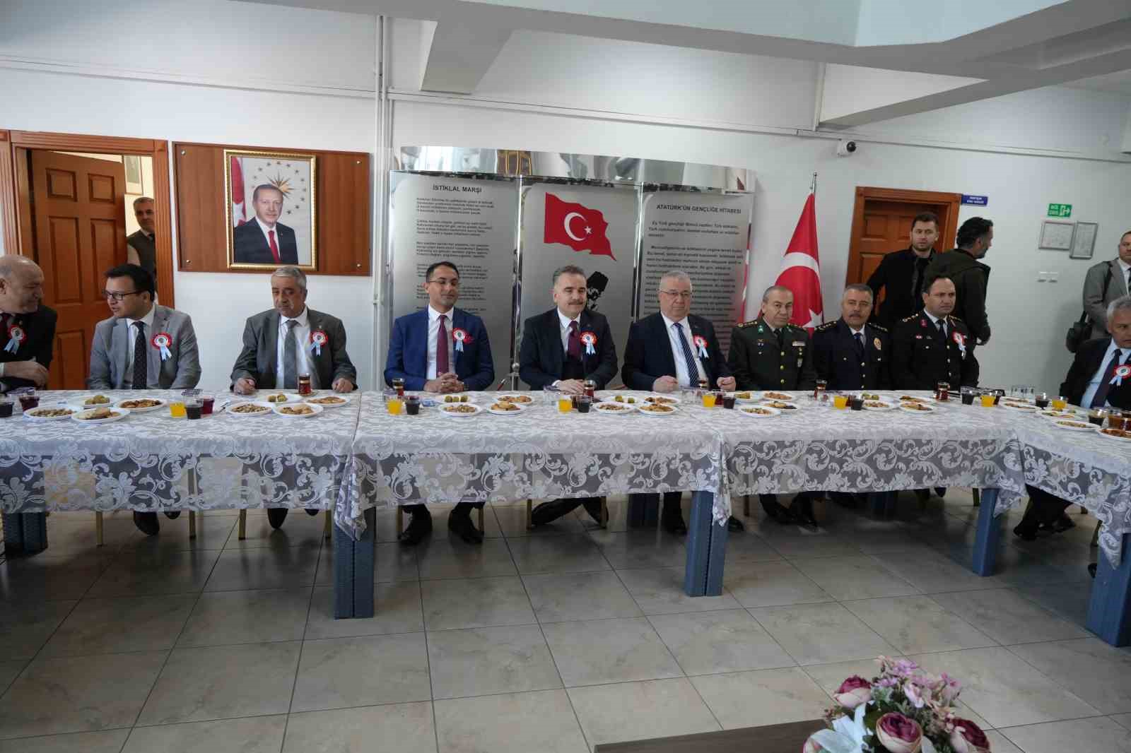 Edremit&rsquo;te T&uuml;rk Polis Teşkilatının 180. Yılı kutlandı
