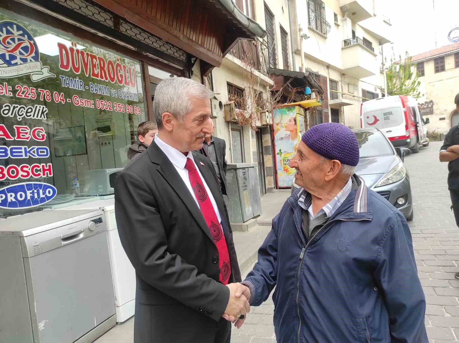Tahmazoğlu: "Esnaf ve vatandaşlarımızla her fırsatta beraberiz"
