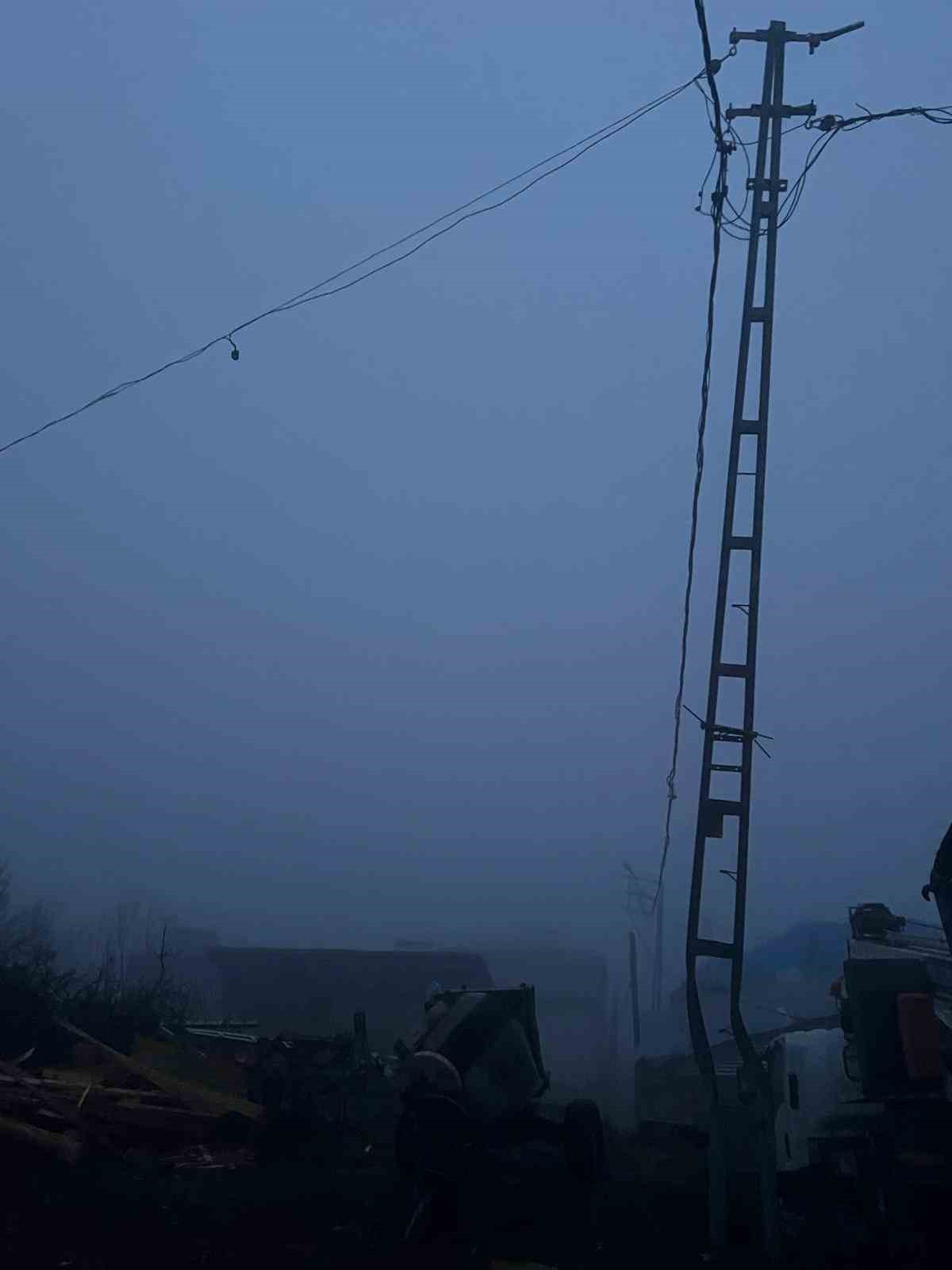 Fırtınanın yıkıp ge&ccedil;tiği doğuda Aras Edaş ekipleri teyakkuzda
