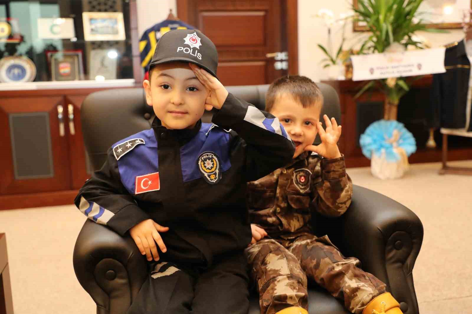 Emniyet  m&uuml;d&uuml;r&uuml;n&uuml;n minik misafirleri
