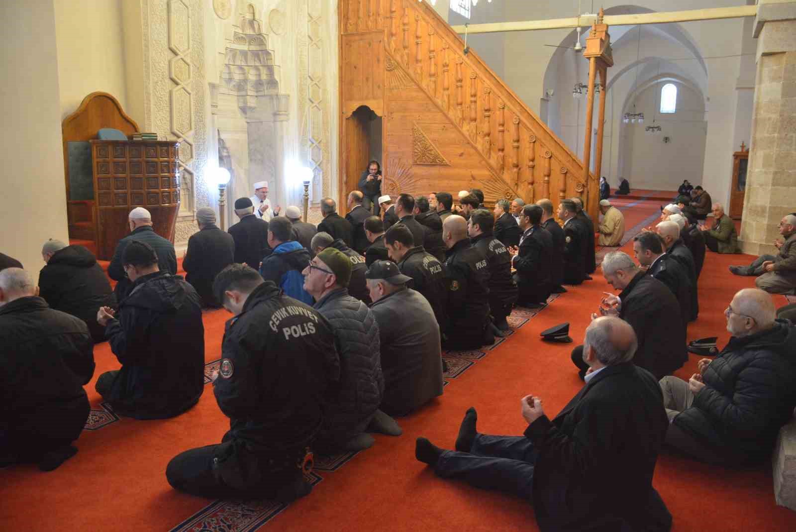 Sinop’ta şehit polisler için mevlit okuldu