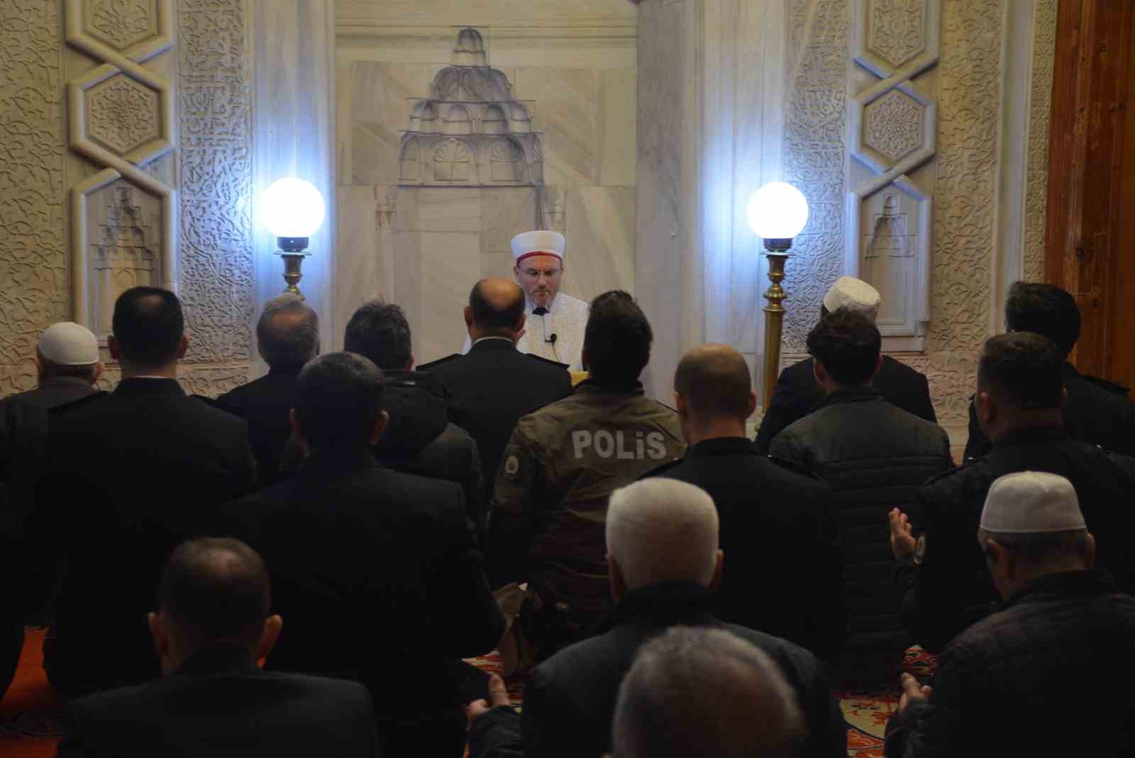 Sinop&rsquo;ta şehit polisler i&ccedil;in mevlit okuldu
