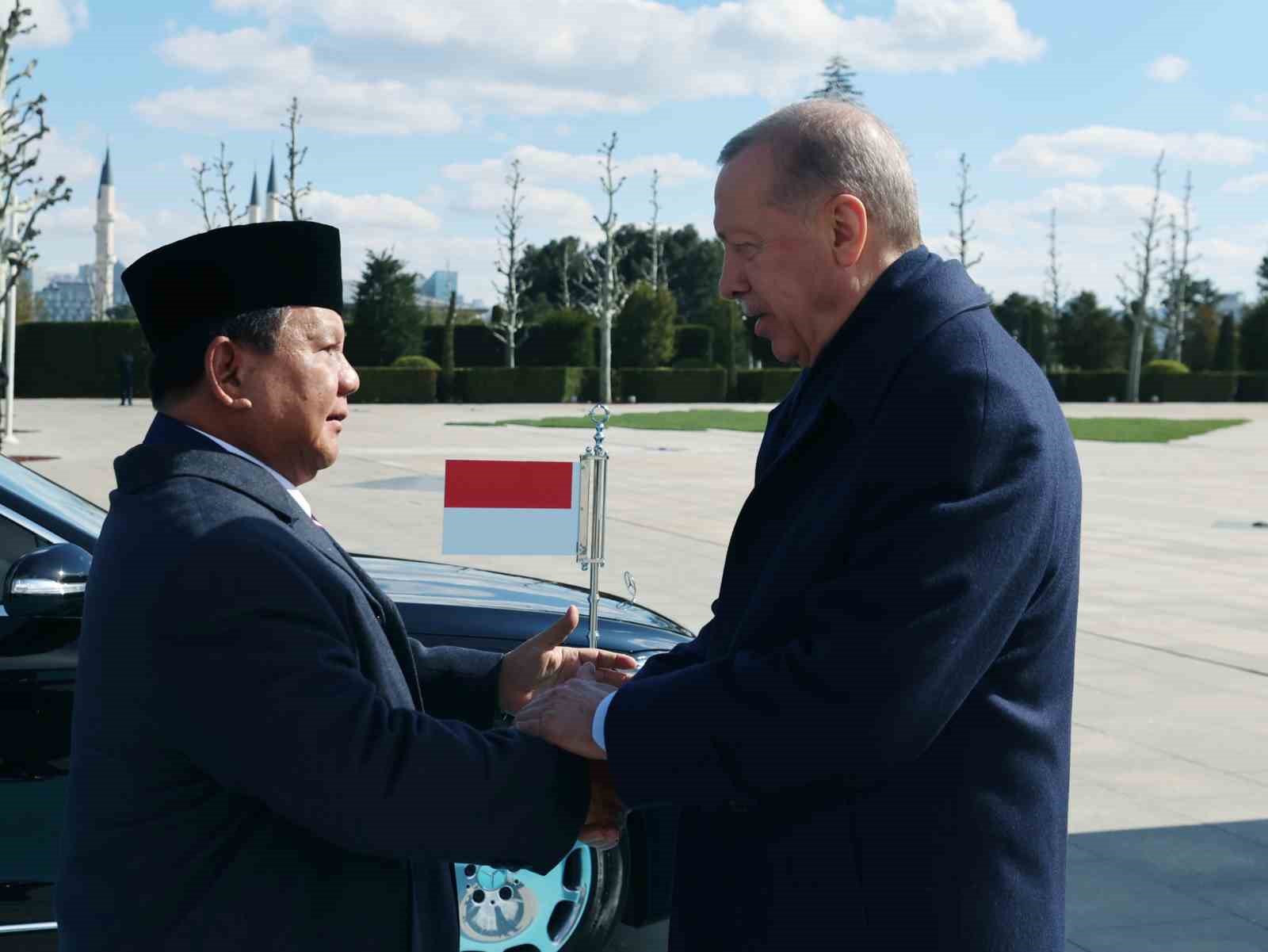 Cumhurbaşkanı Erdoğan, Endonezya Cumhurbaşkanı  Subianto’yu törenle karşıladı