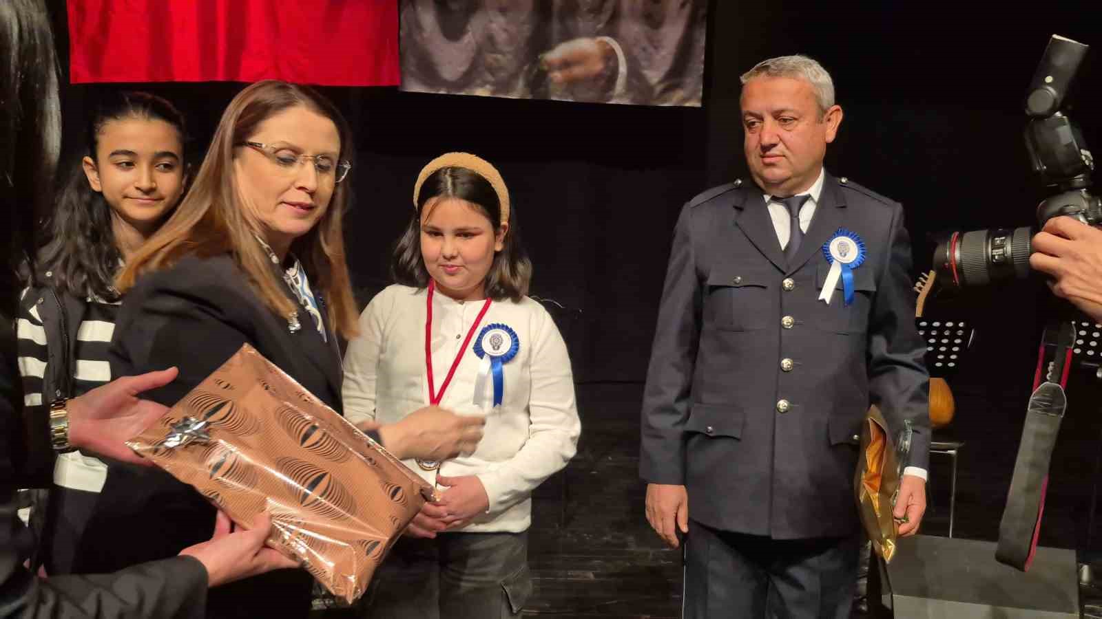 Polis Haftası etkinliklerine Down sendromlu Deha damga vurdu
