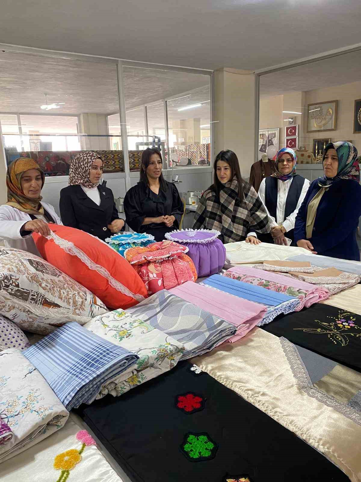 Bulanık Aile Destek Merkezinden el emeği sergisi