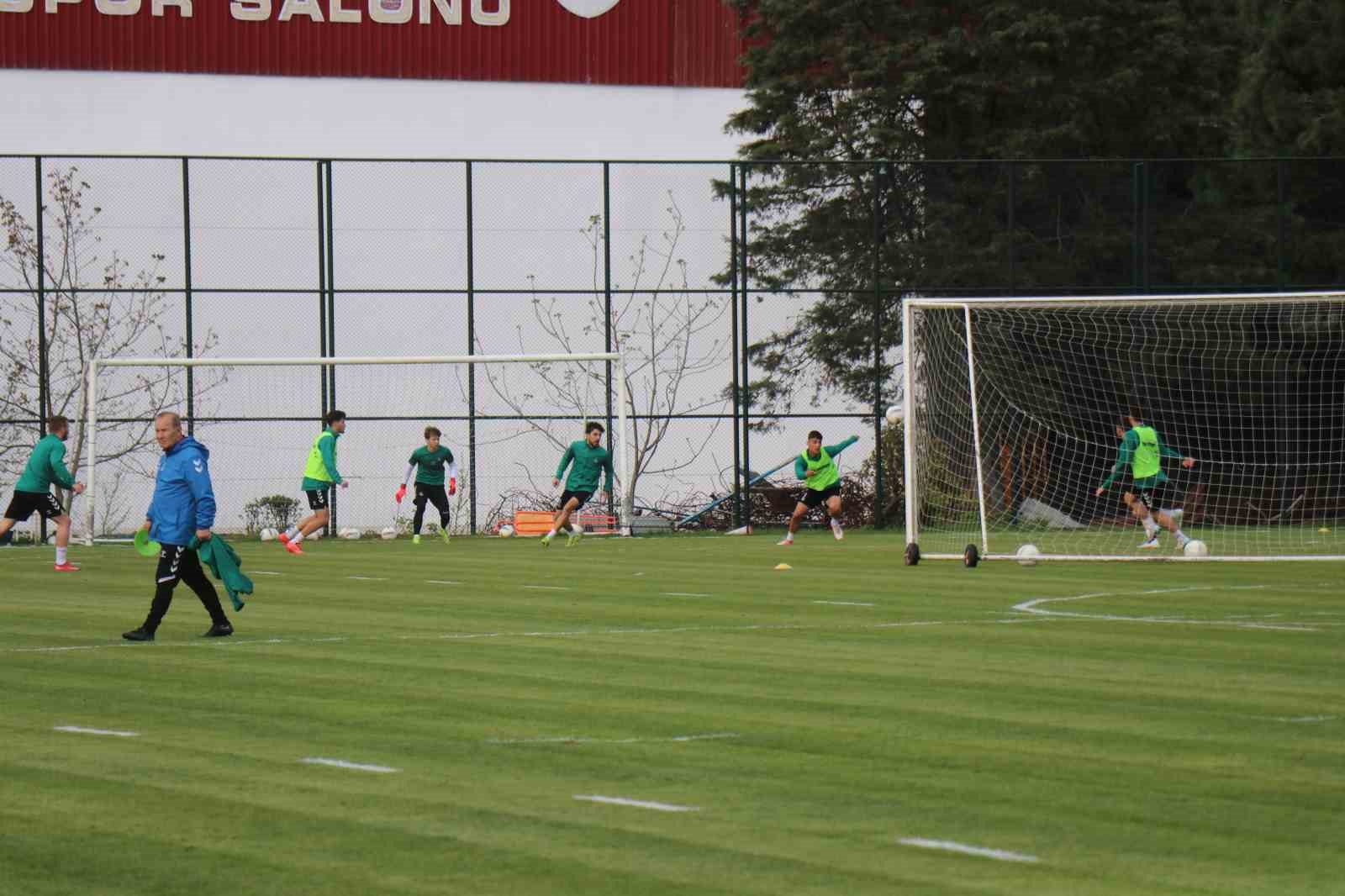 Sakaryaspor, Pendikspor mesaisine başladı
