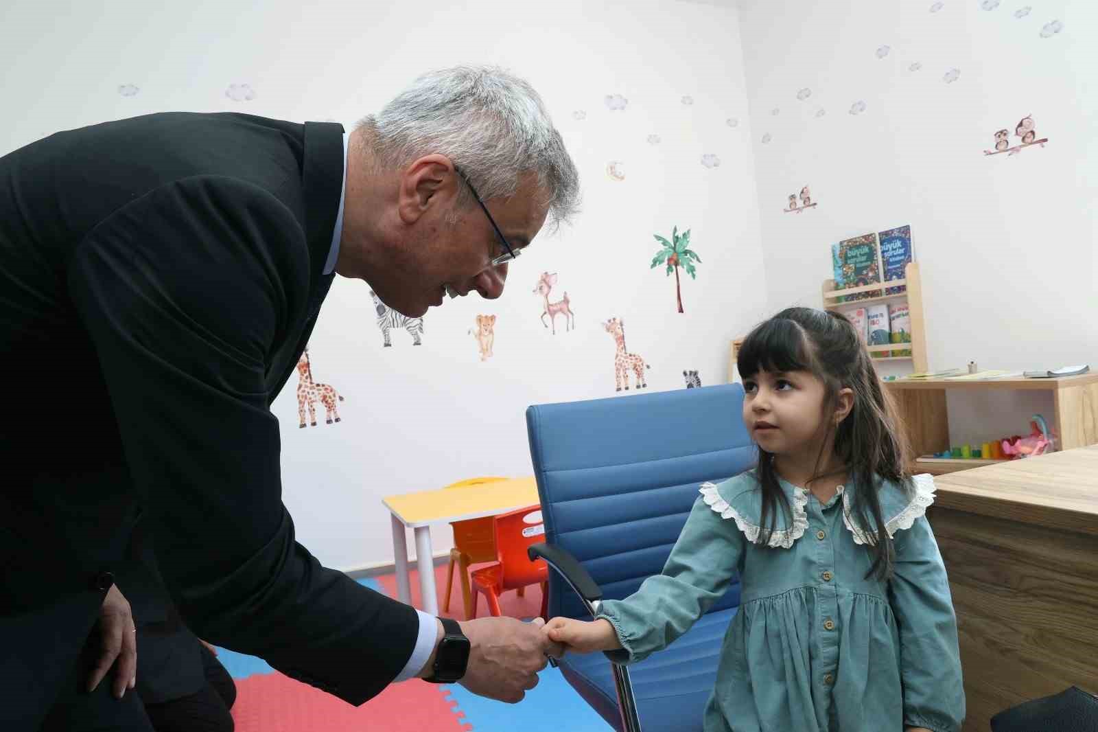 Sağlık okuryazarlığını artırmayı hedefleyen SAHA’nın ilk dersi Bakan Memişoğlu’ndan