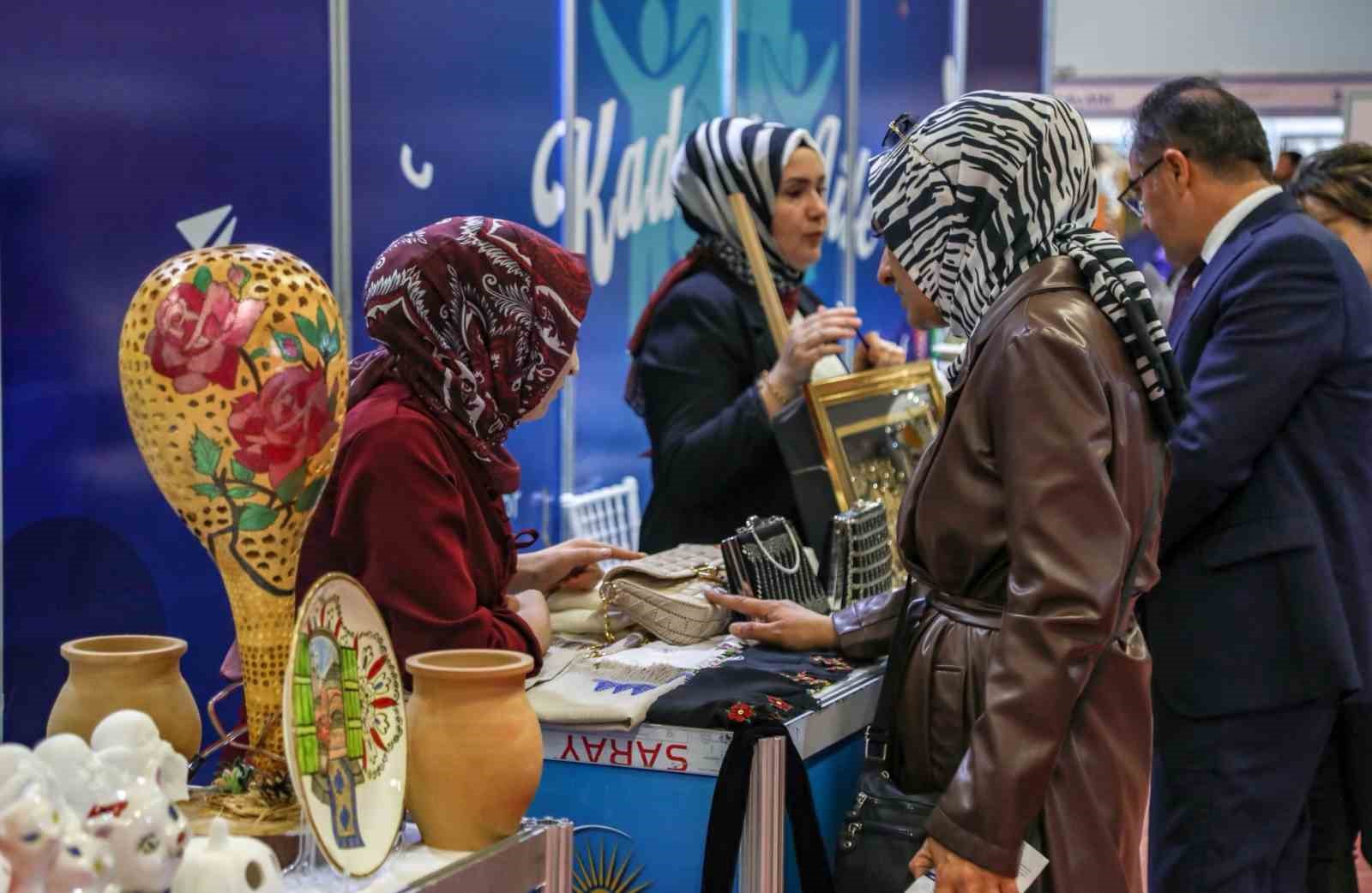 Van Büyükşehir Belediyesi, Doğu Anadolu Kariyer Fuarı’nda stant açtı