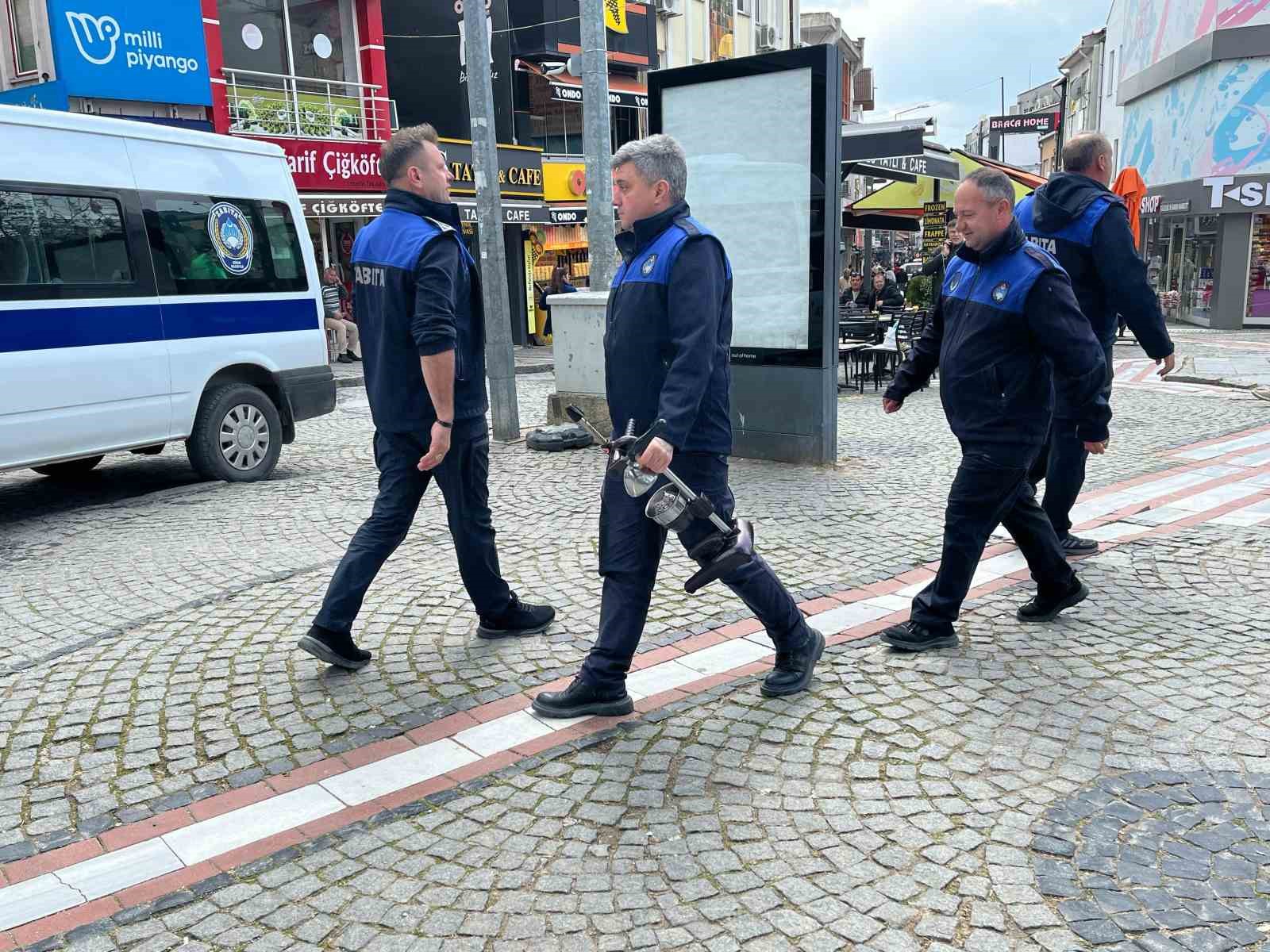 Edirne&rsquo;de zabıtadan dilencilere ve işgallere operasyon
