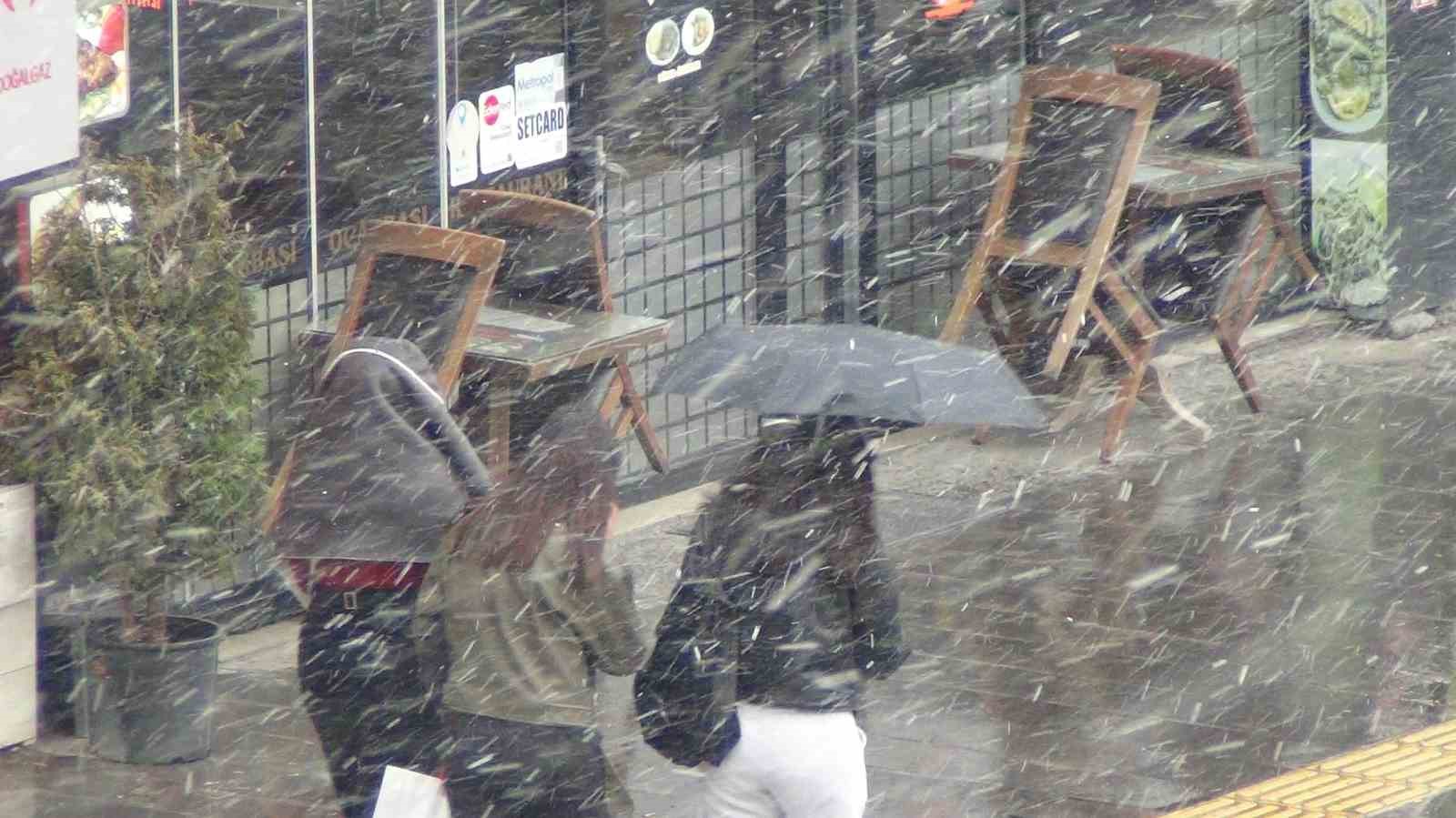 Kars’ta baharda kış hüküm sürüyor