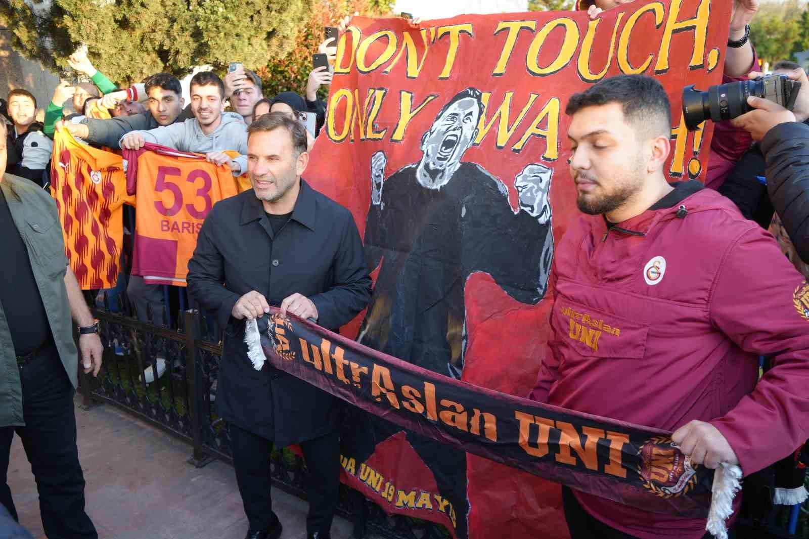 Galatasaray, Samsun’da çiçeklerle karşılandı