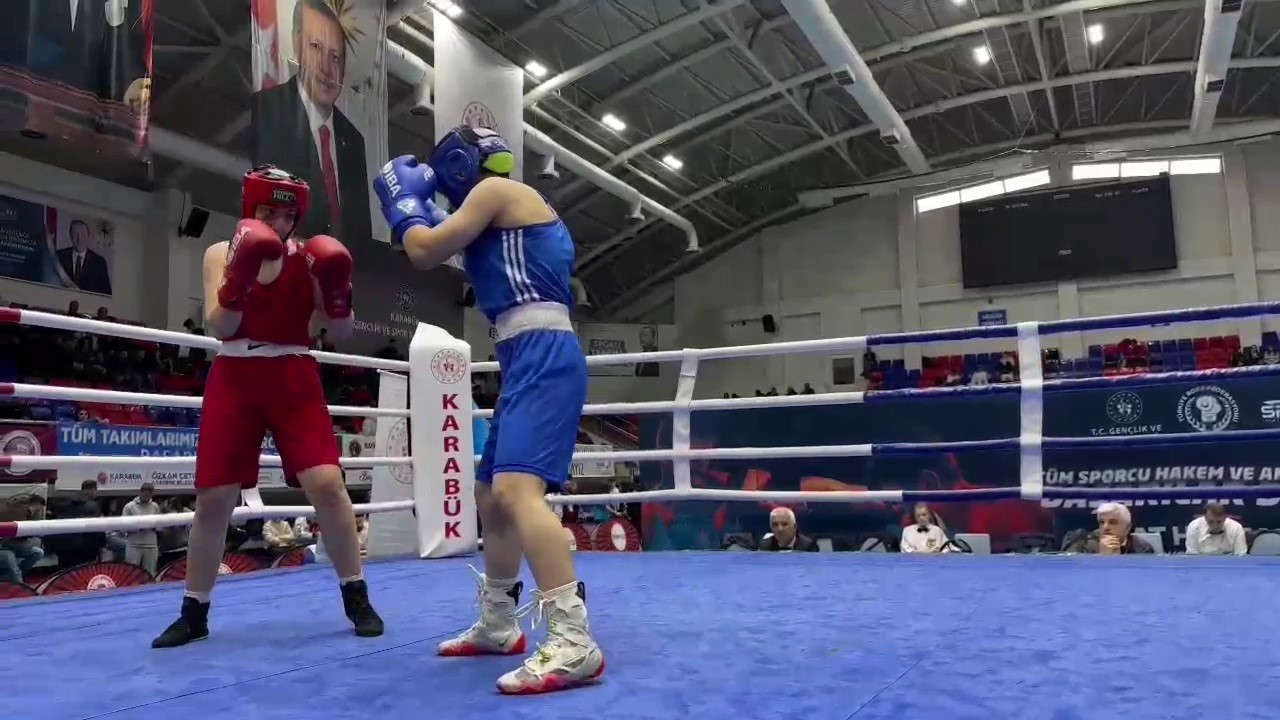 Okul Sporları Gençler Boks Türkiye Şampiyonası yarı finalleri sona erdi