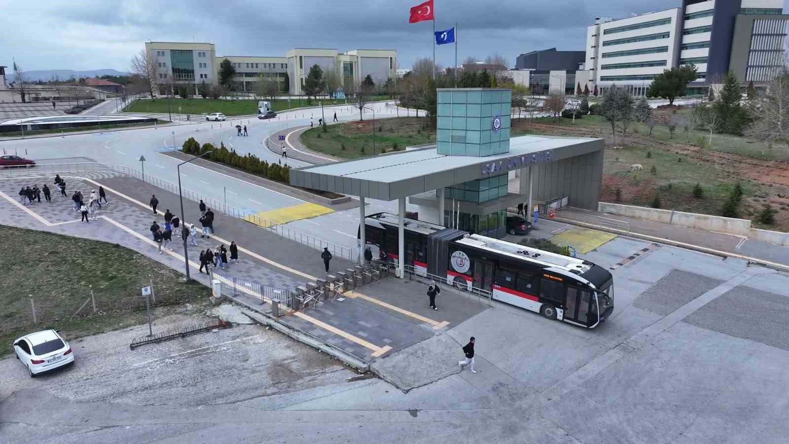 Uşak Belediyesinden öğrencilere sürpriz konser