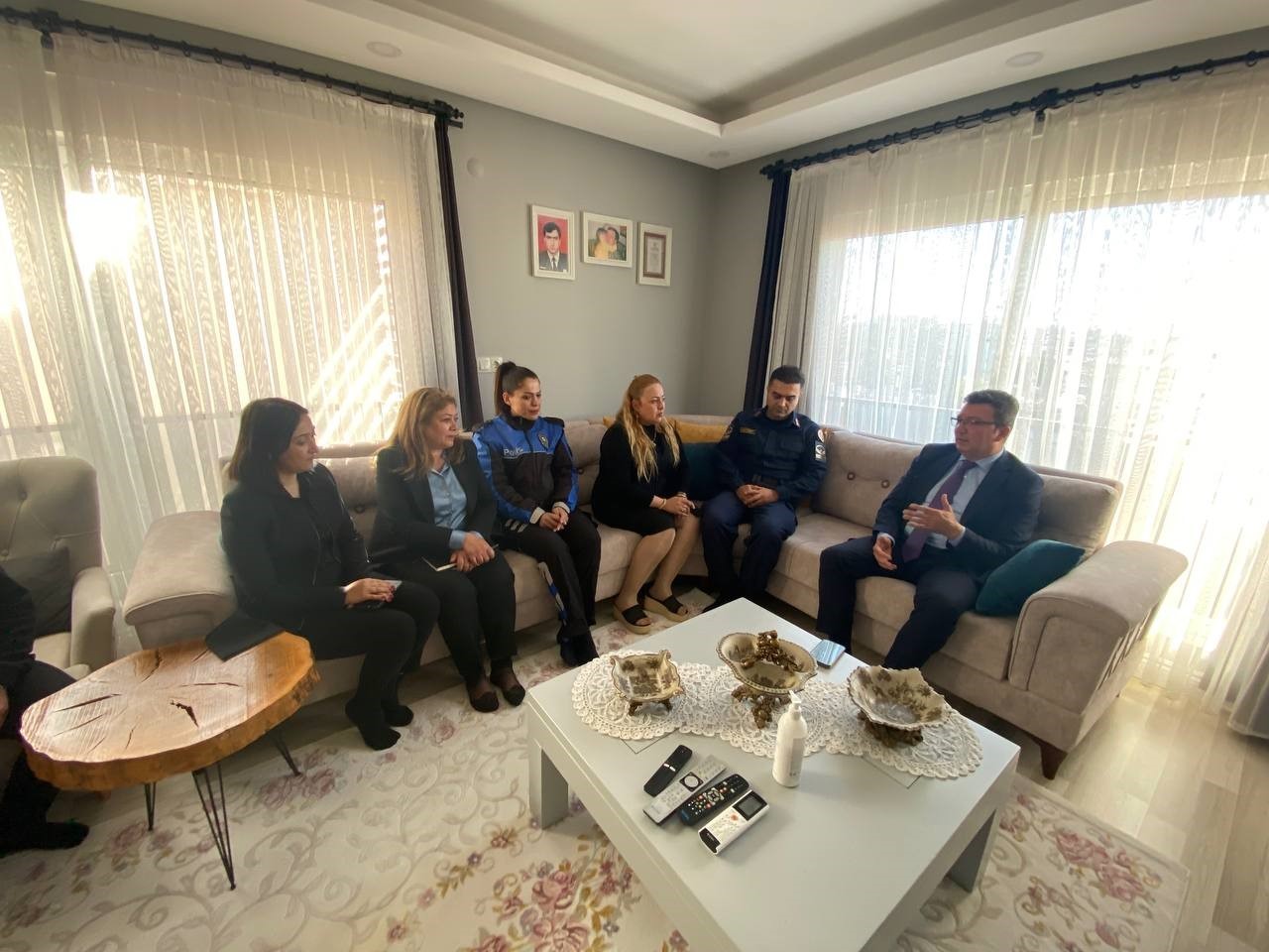 Serik protokolü, şehit polisin kızını ziyaret etti