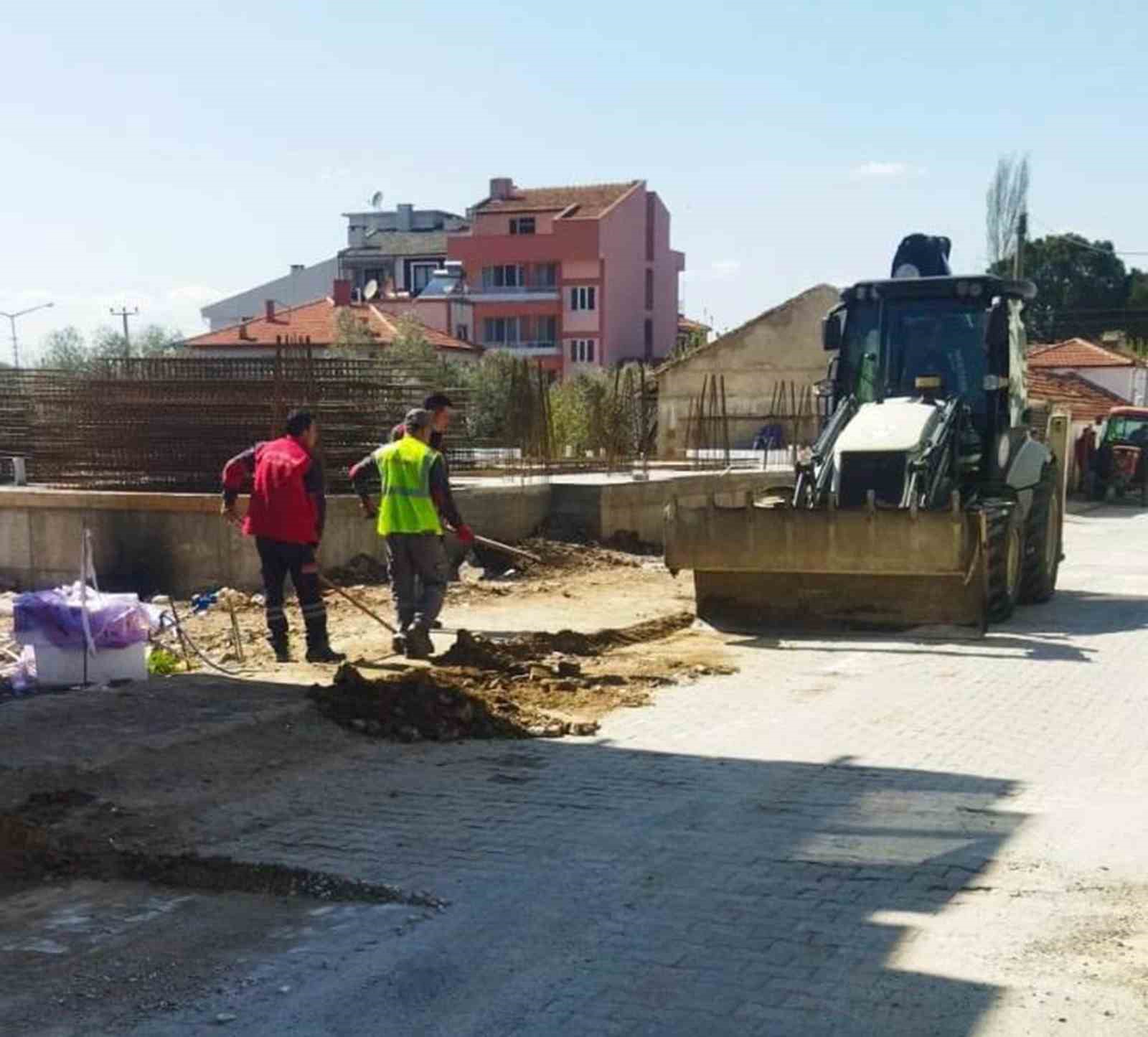 Bayır’da altyapı sonrası yol yenileme ve kaldırım tamirat çalışmaları sürüyor