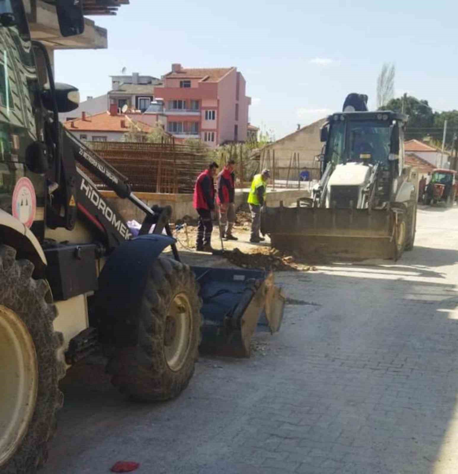Bayır’da altyapı sonrası yol yenileme ve kaldırım tamirat çalışmaları sürüyor