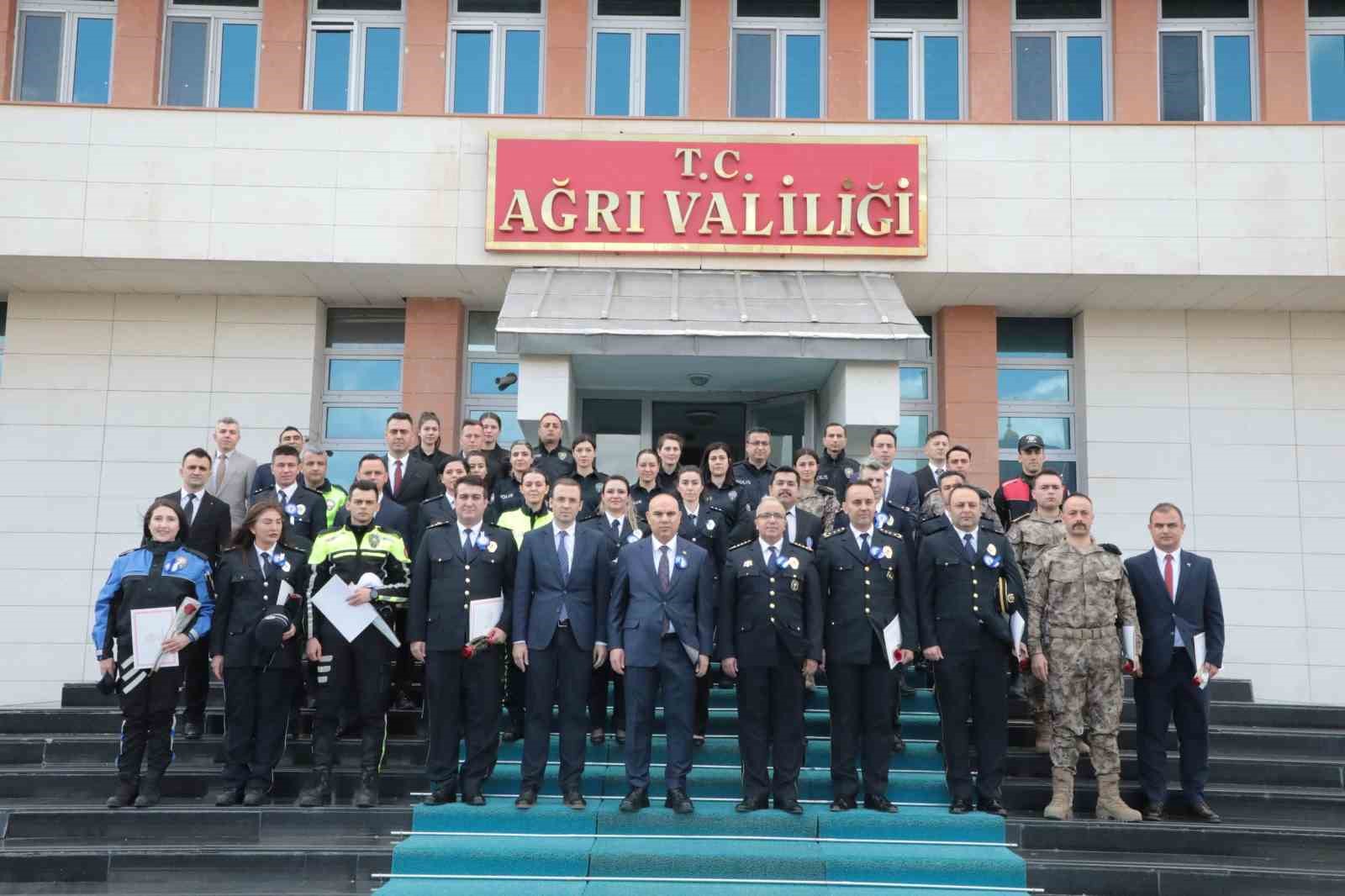 Ağrı Valisi Koç, 180. kuruluş yılında polis teşkilatını yalnız bırakmadı
