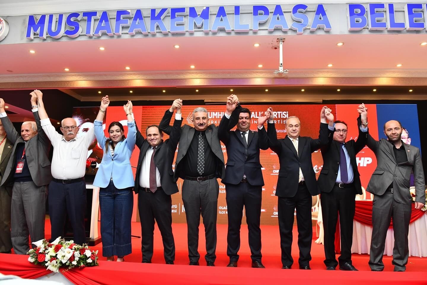 CHP Mustafakemalpaşa İlçe Kongeresi’nde Gökhan Demir güven tazeledi