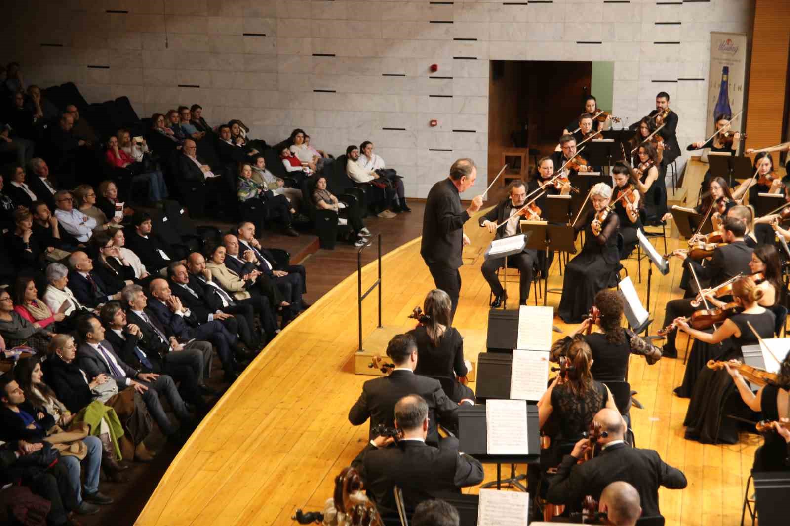 Prof. Dr. Ayhan Kızıl, vefatının 10. yılında BBDSO konseriyle anıldı