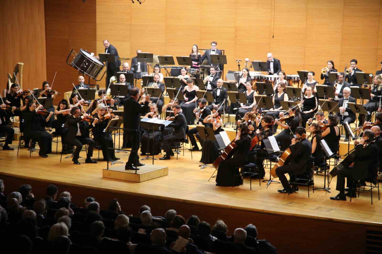 Prof. Dr. Ayhan Kızıl, vefatının 10. yılında BBDSO konseriyle anıldı