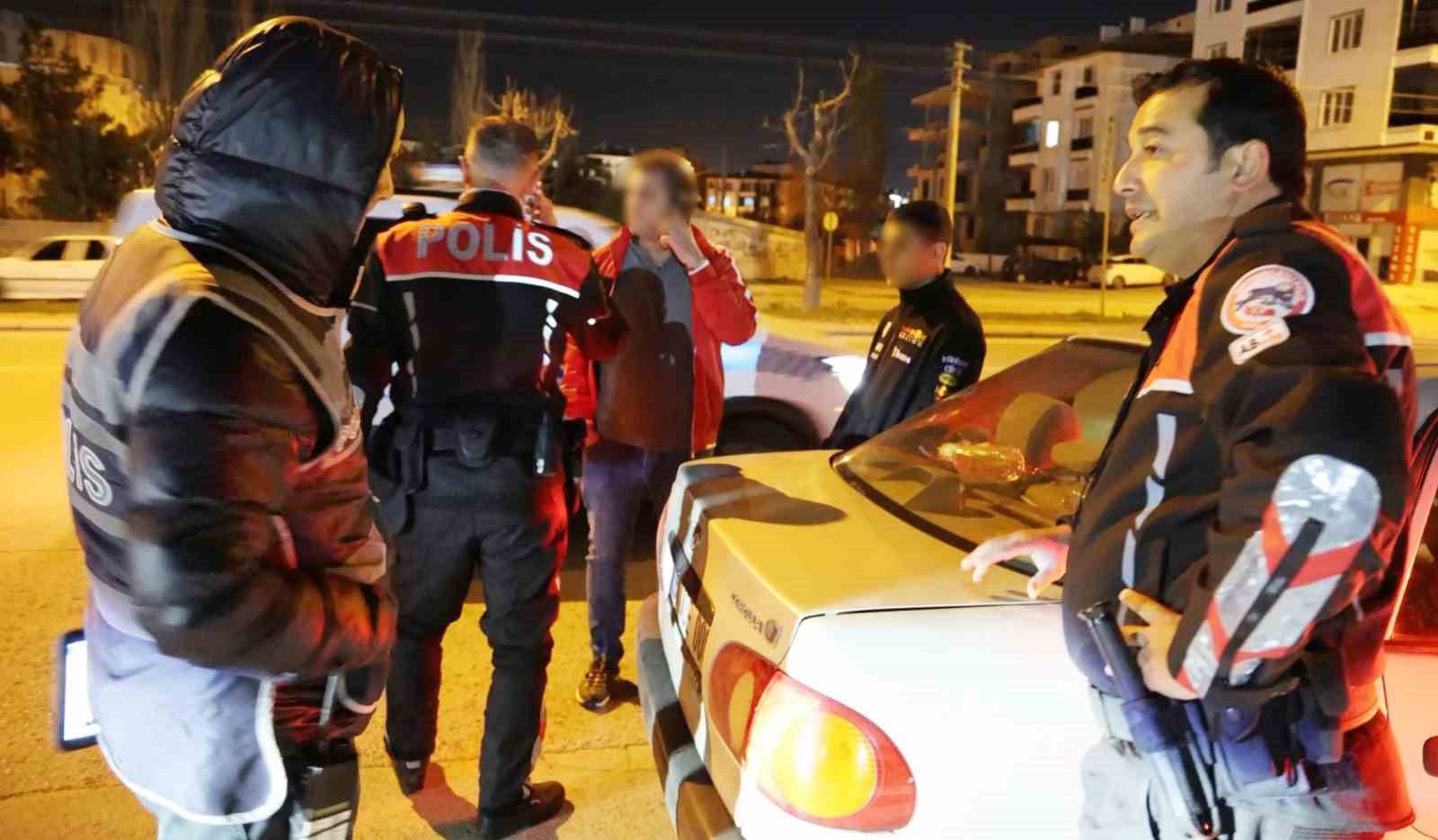 Yasaklı sentetik ecza haplarla yakalanan sürücü gözaltına alındı