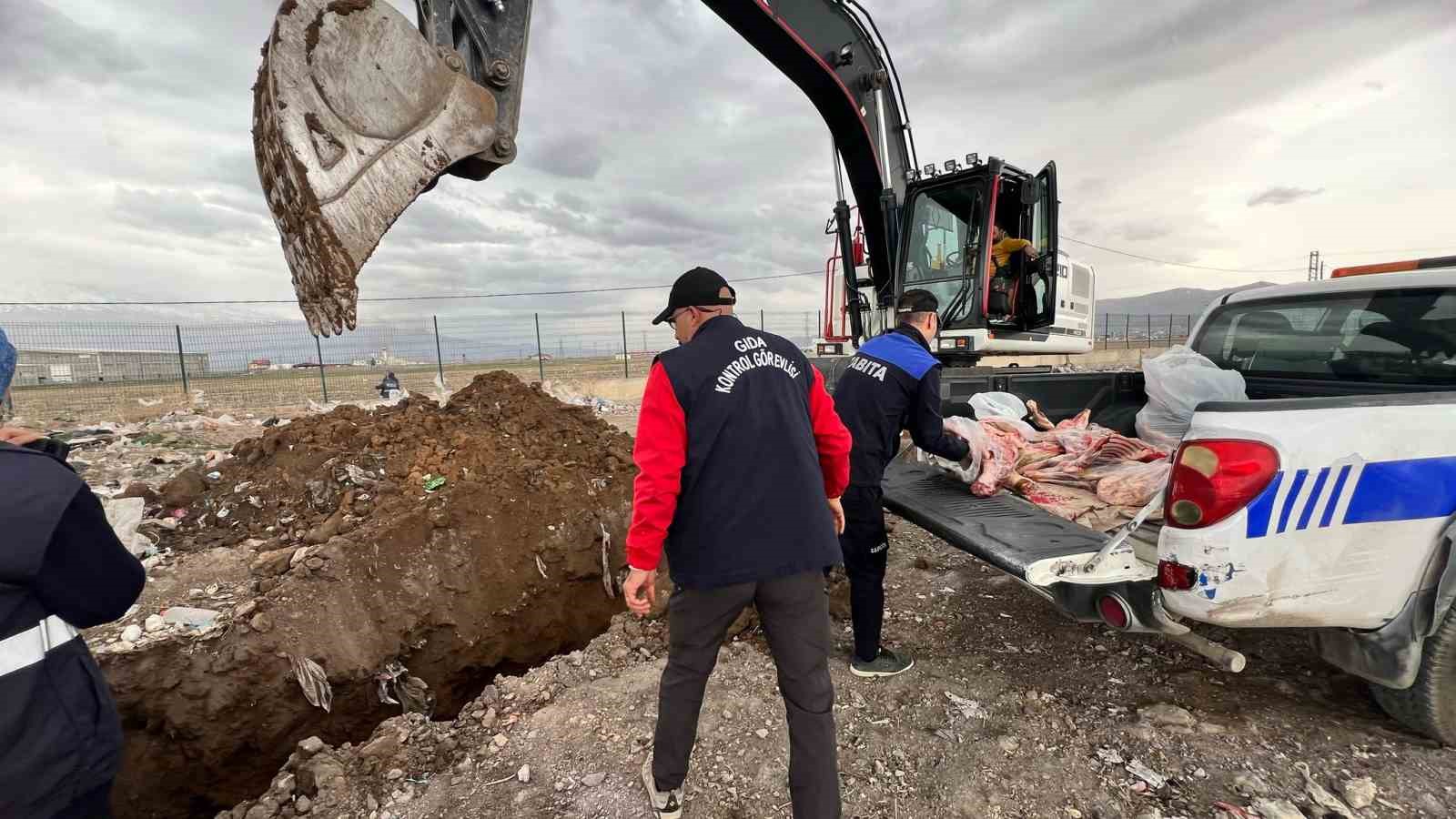 Ağrı&rsquo;da hijyen kurallarına aykırı şekilde satışı yapılan 150 kilogram et imha edildi
