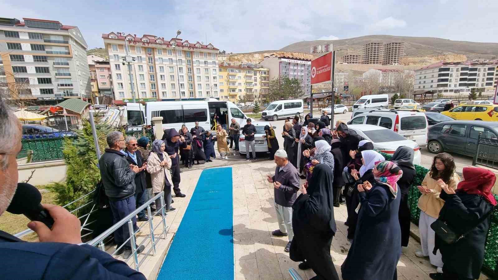 Umreciler kutsal topraklara uğurlandı
