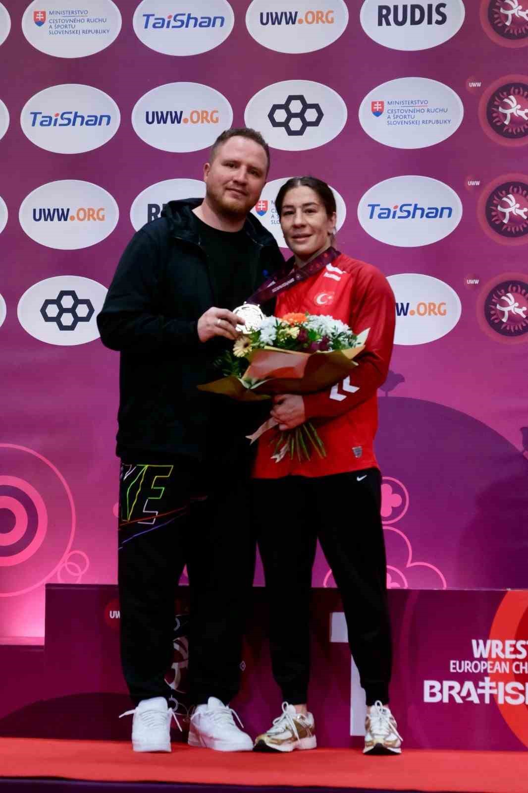 Milli güreşçi Yasemin Adar Yiğit, Avrupa 2.’si oldu