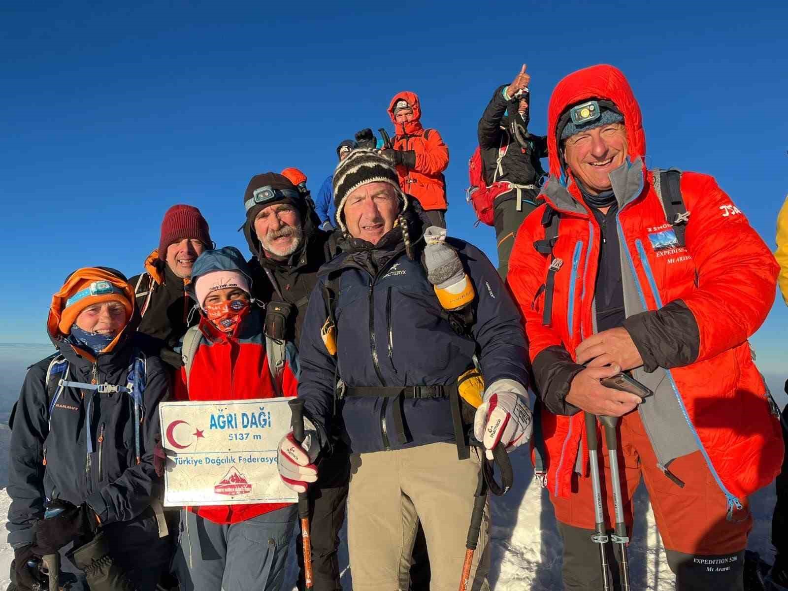 Türkiye’nin çatısı dağcıları ağırlamaya devam ediyor