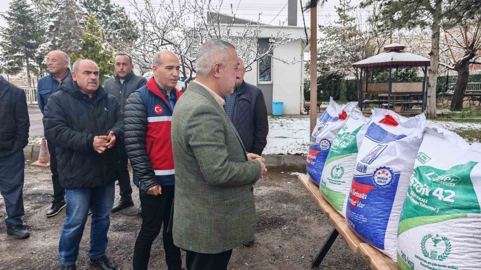 Niğde’de üreticilere yüzde 75 hibeli nohut ve fasulye tohumu dağıtıldı