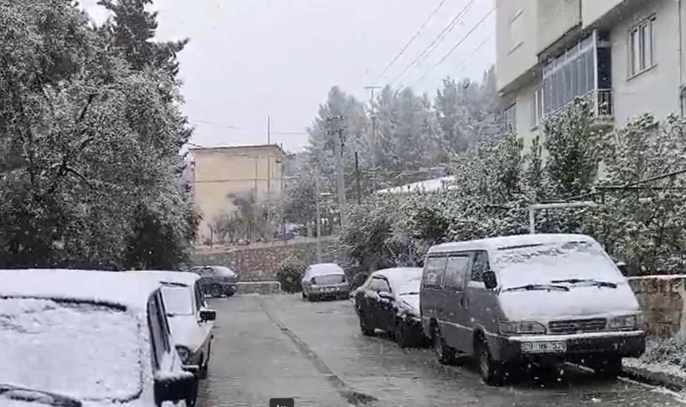 Denizli’ye Nisan ayında kar bereketi