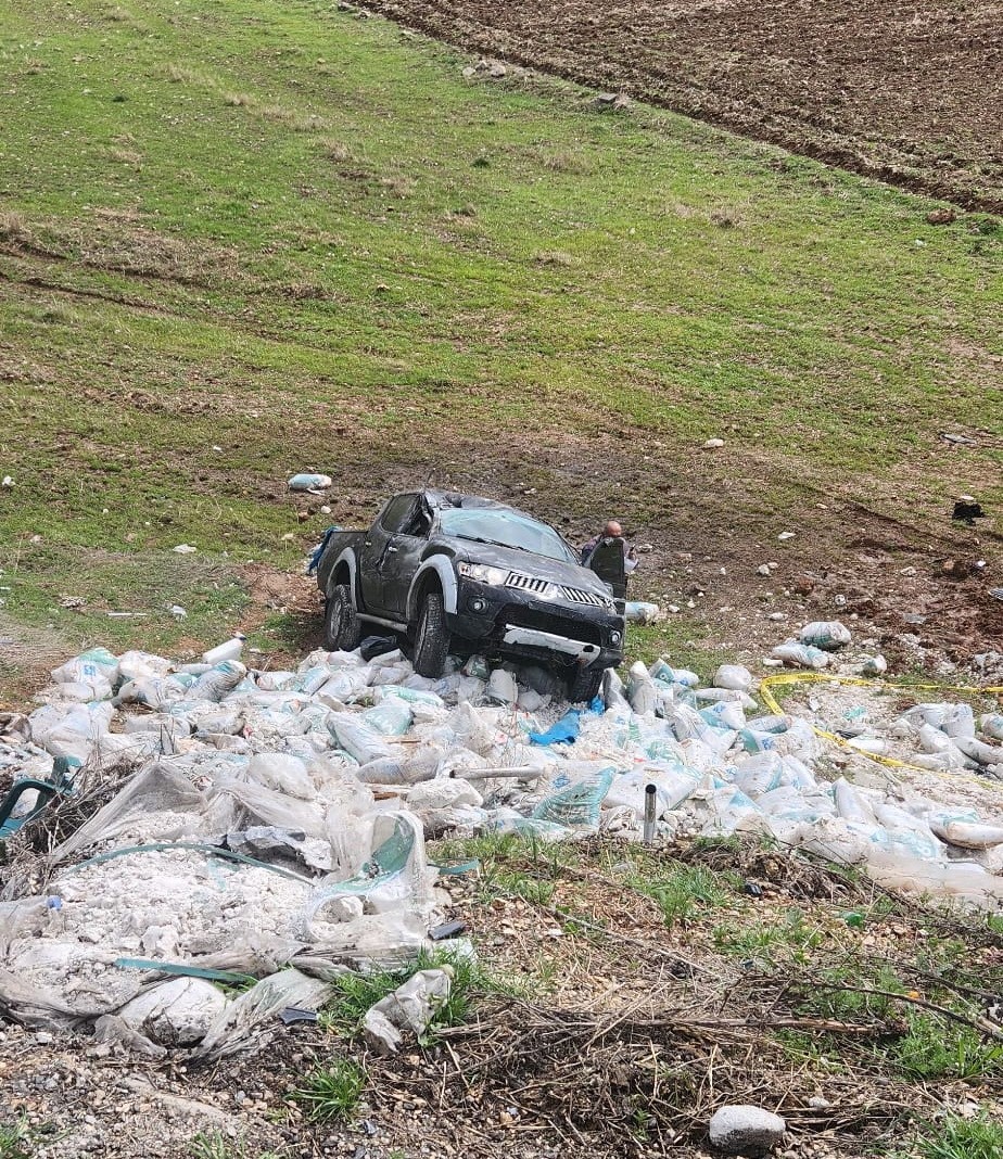 Kamyonet şarampole yuvarlandı: 2 yaralı