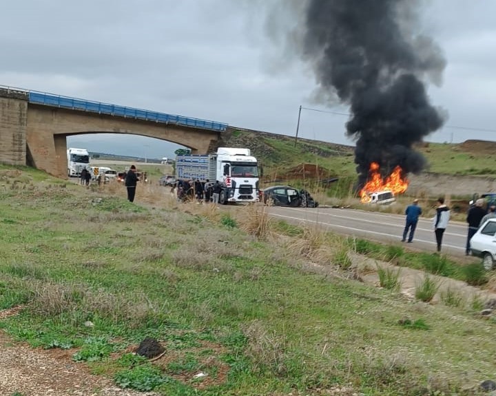 Gaziantep’te otomobille çarpışan hafif ticari araç alev topuna döndü: 2 ölü, 2 yaralı