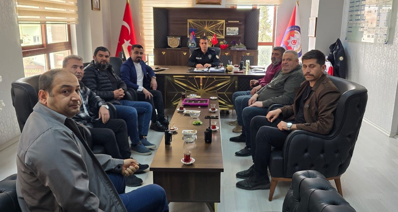 Besni Emniyet Glerine Yardm Derneinden polislere ziyaret
