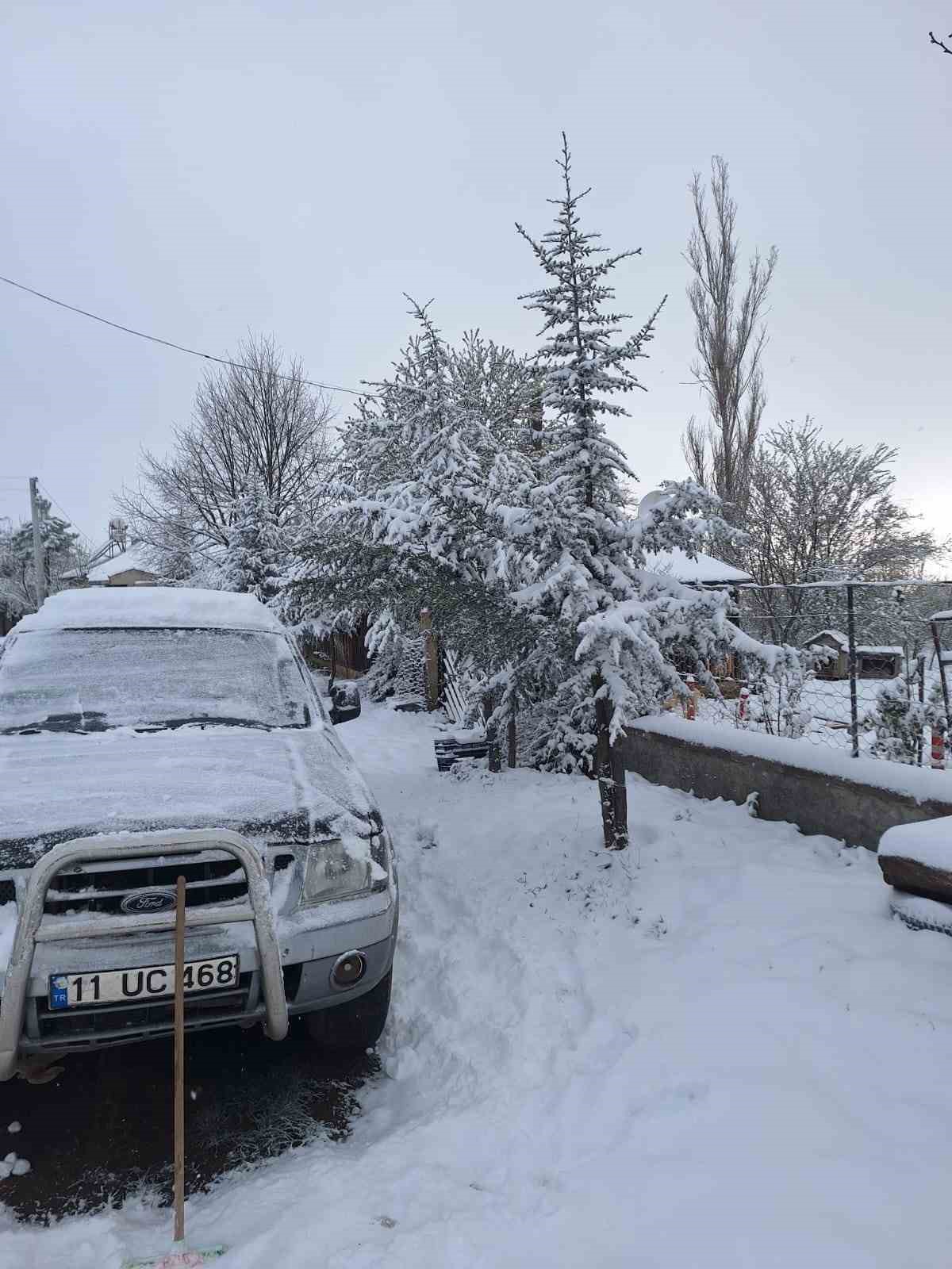 Bilecik&rsquo;teki kar bazı k&ouml;y yollarını ulaşıma kapattı
