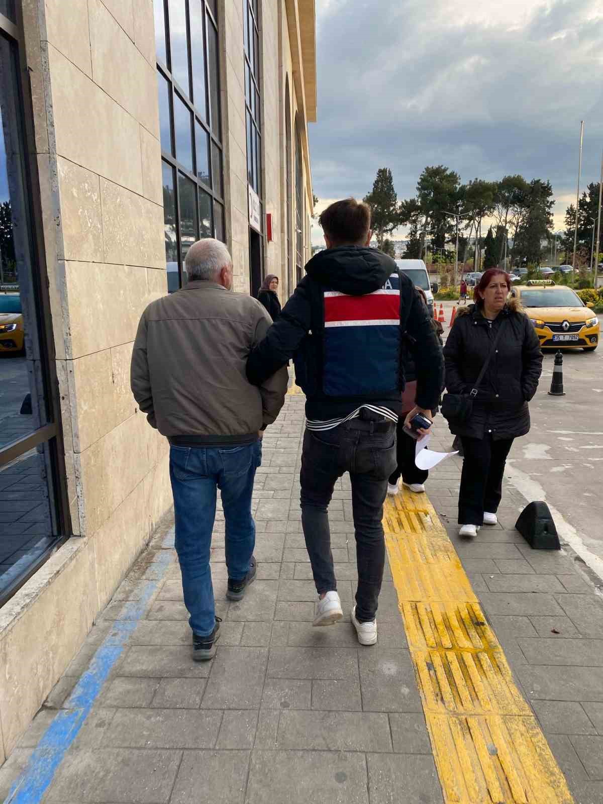 İzmir&rsquo;de ter&ouml;r &ouml;rg&uuml;t&uuml; propagandası yapan 7 kişi g&ouml;zaltına alındı
