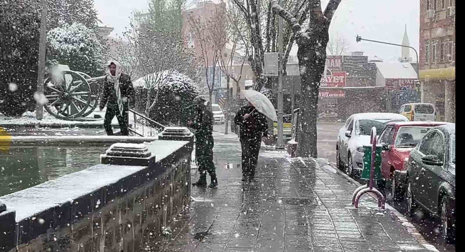 Afyonkarahisar’da kar yağışı etkisini kaybetti