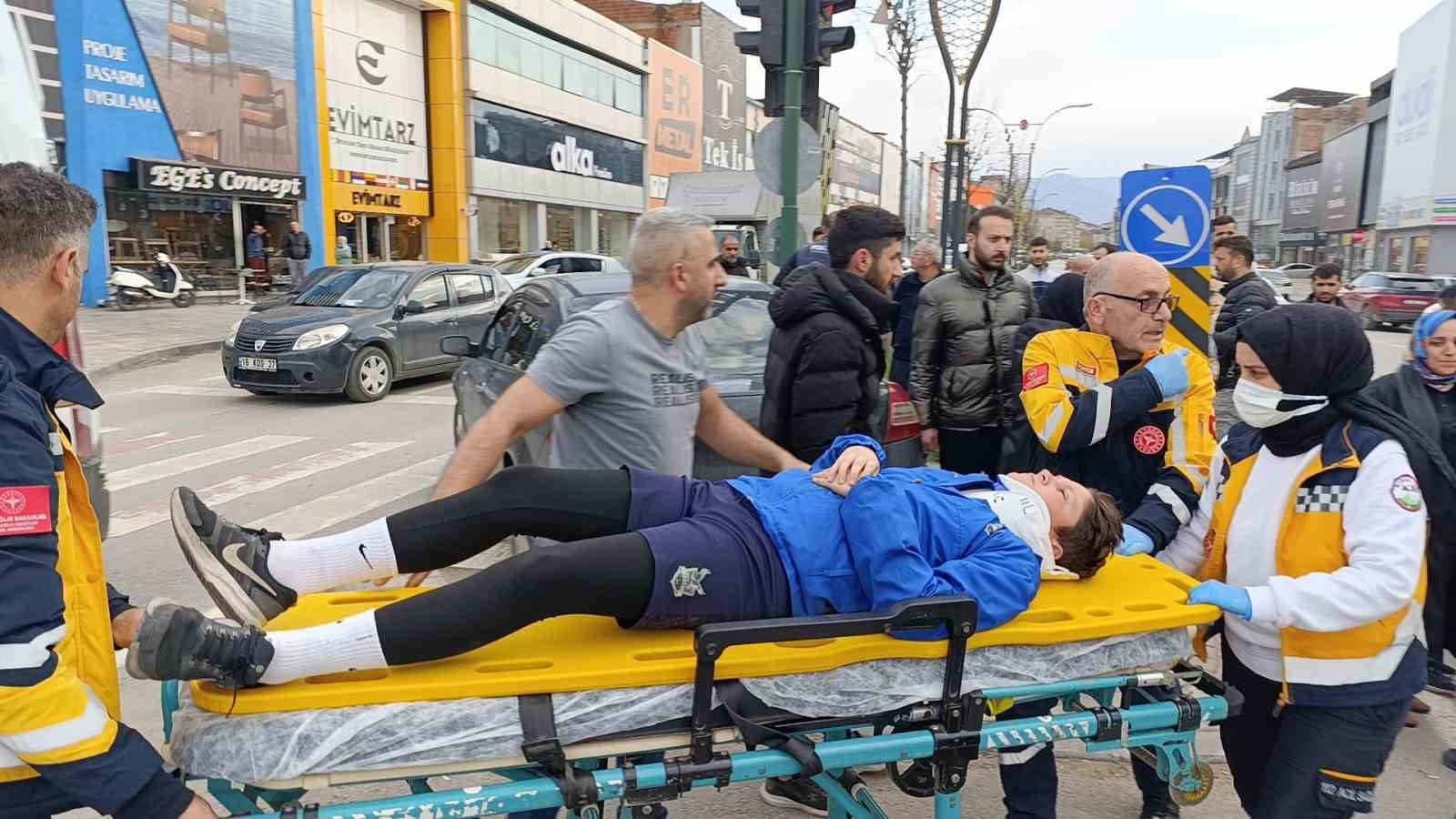 Otomobilin çarptığı bisikletli çocuk yaralandı