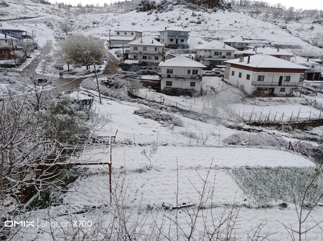 Gördes ve Selendi’ye nisanda kar sürprizi