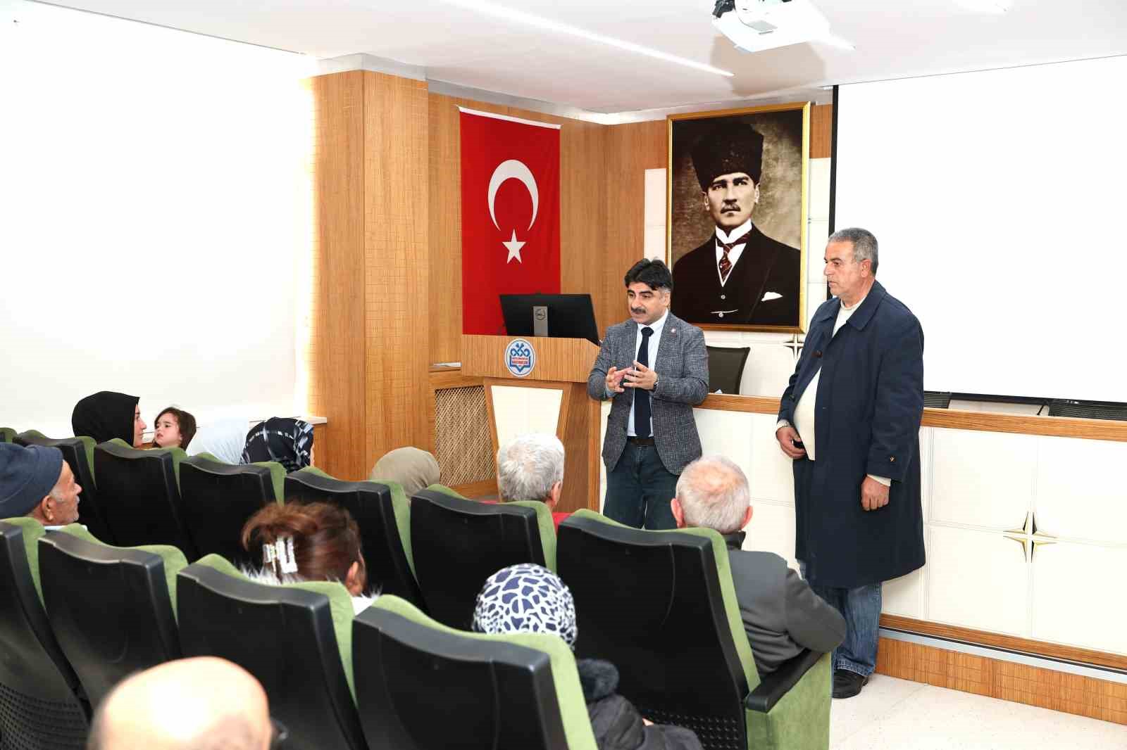 Prof. Dr. Murat G&uuml;ltekin: "Parkinson hastalığı 40&rsquo;lı yaşlarda ortaya &ccedil;ıkabilir"
