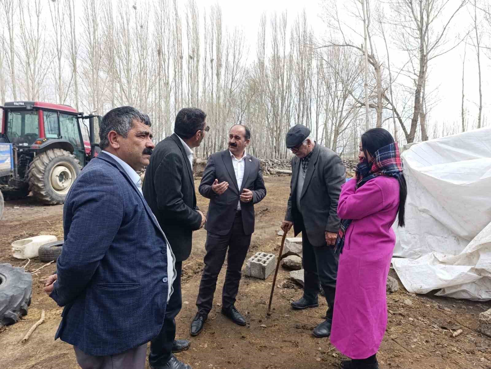 Doğubayazıt&rsquo;ta şiddetli r&uuml;zgar, 280 k&uuml;&ccedil;&uuml;kbaş hayvanın telef oldu
