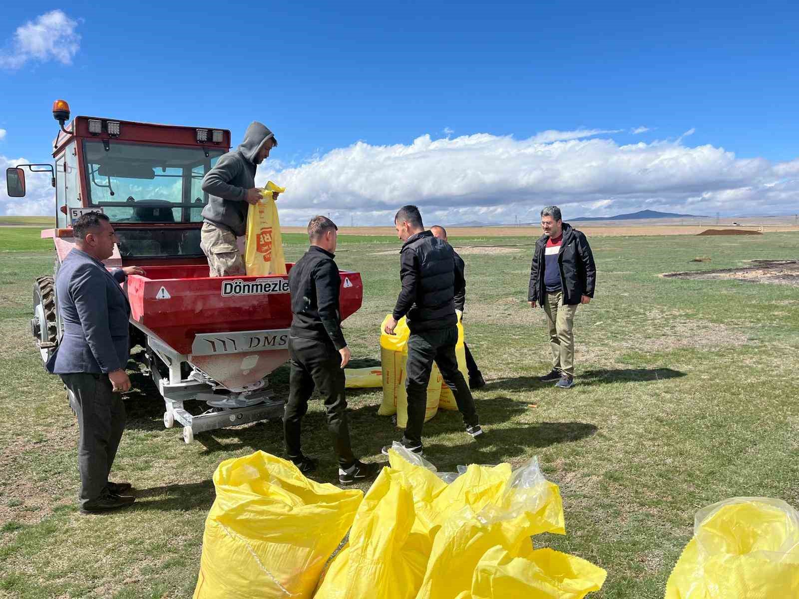 Niğde meralarında gübreleme çalışmaları başladı