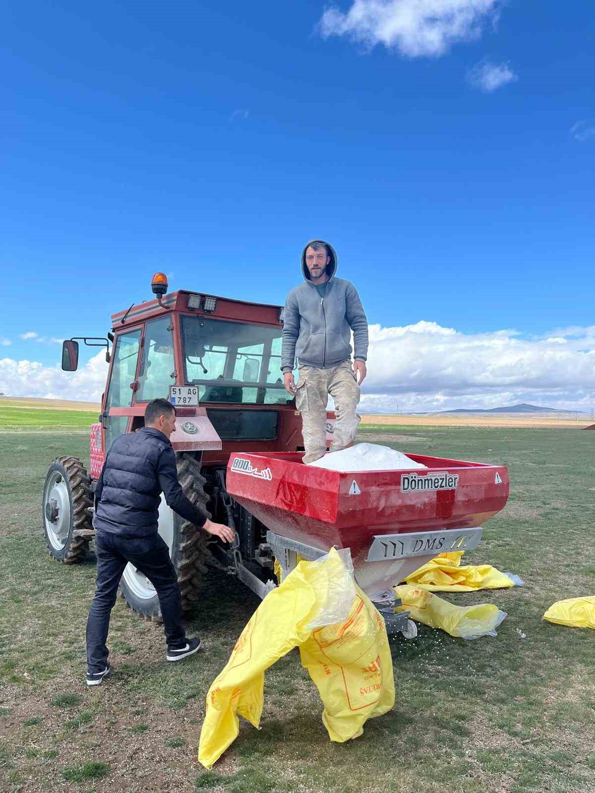 Niğde meralarında g&uuml;breleme &ccedil;alışmaları başladı
