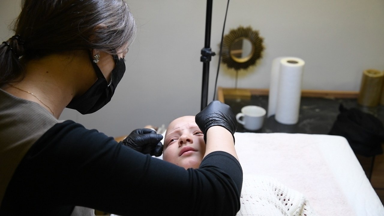 Kaşlarına kavuşan minik Aysima, şimdi daha mutlu