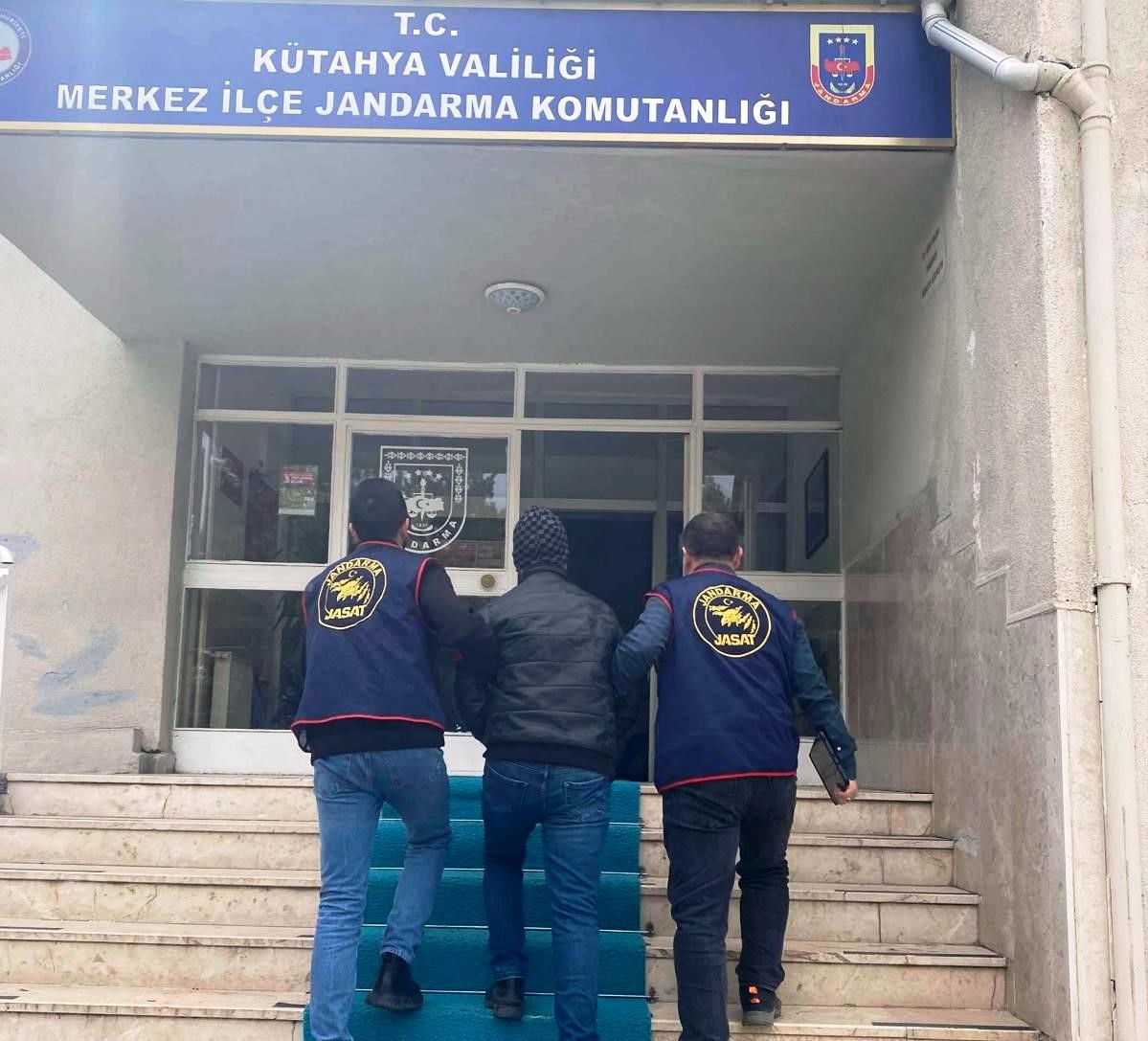 Kütahya’da aranan şahıslar JASAT’tan kaçamadı