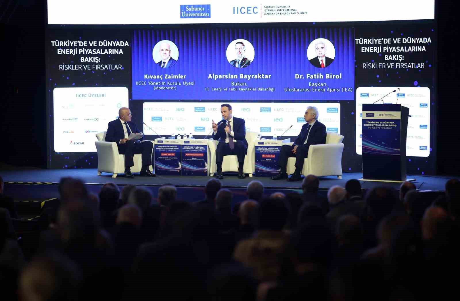 Bakan Bayraktar: ‘‘Sakarya Gaz Sahası’nda doğalgaz üretimi Nisan sonunda günlük 9,5 milyon metreküpe ulaşacak’’