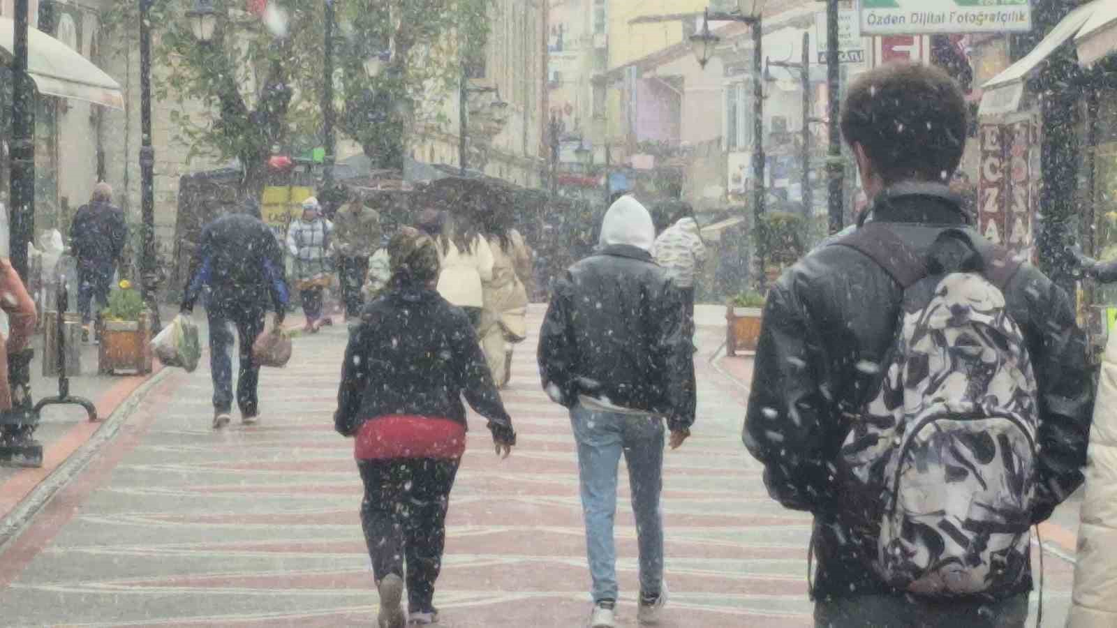 Bartın’da dolu yağışı etkili oldu