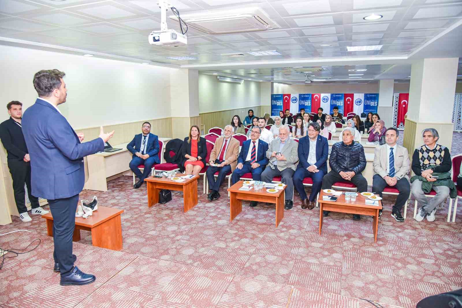 Hemşirelik öğrencilerine sanal gerçeklik temelli eğitim