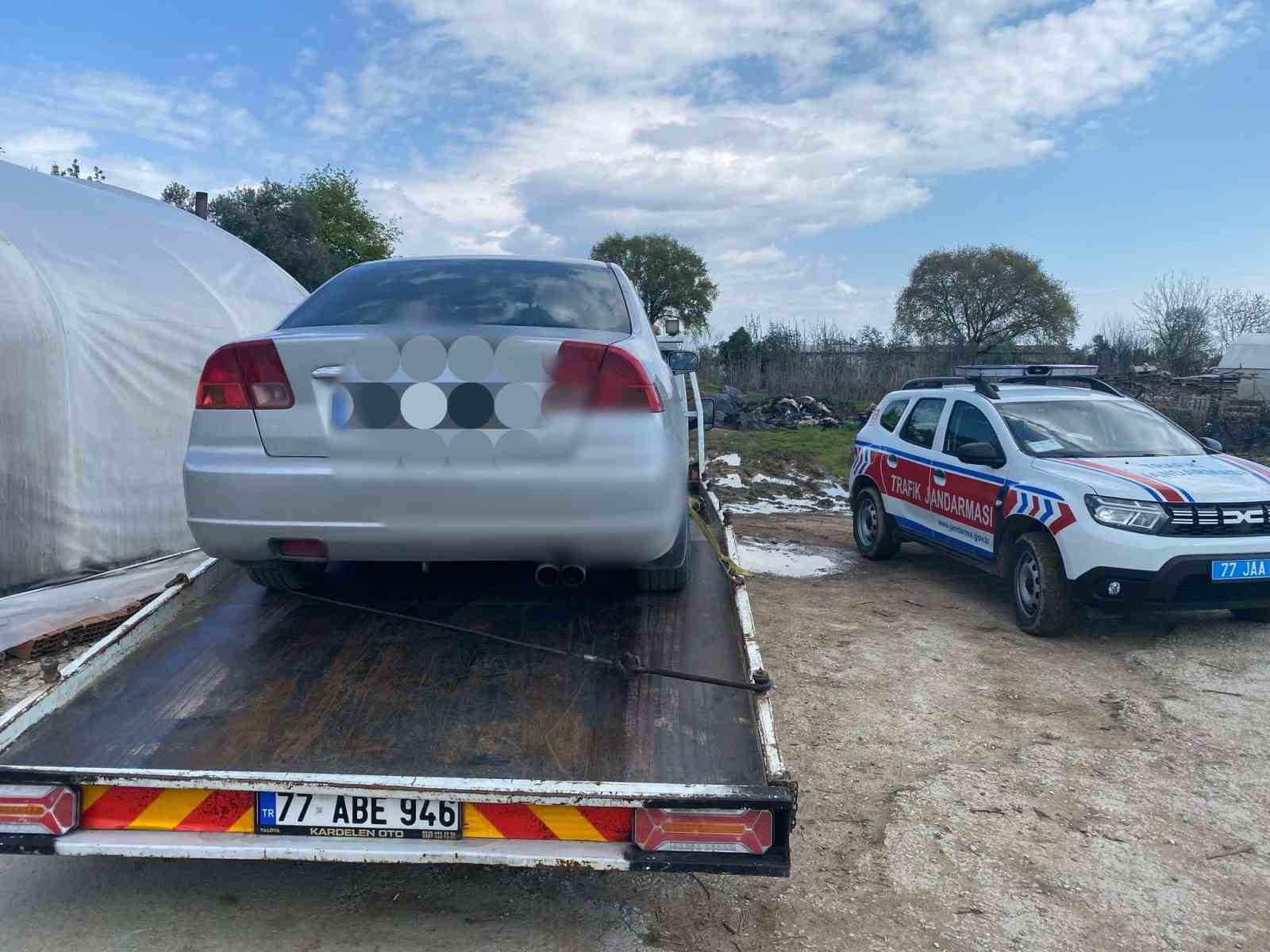Yalova’da jandarmadan kaçan alkollü sürücüye ceza yağdı